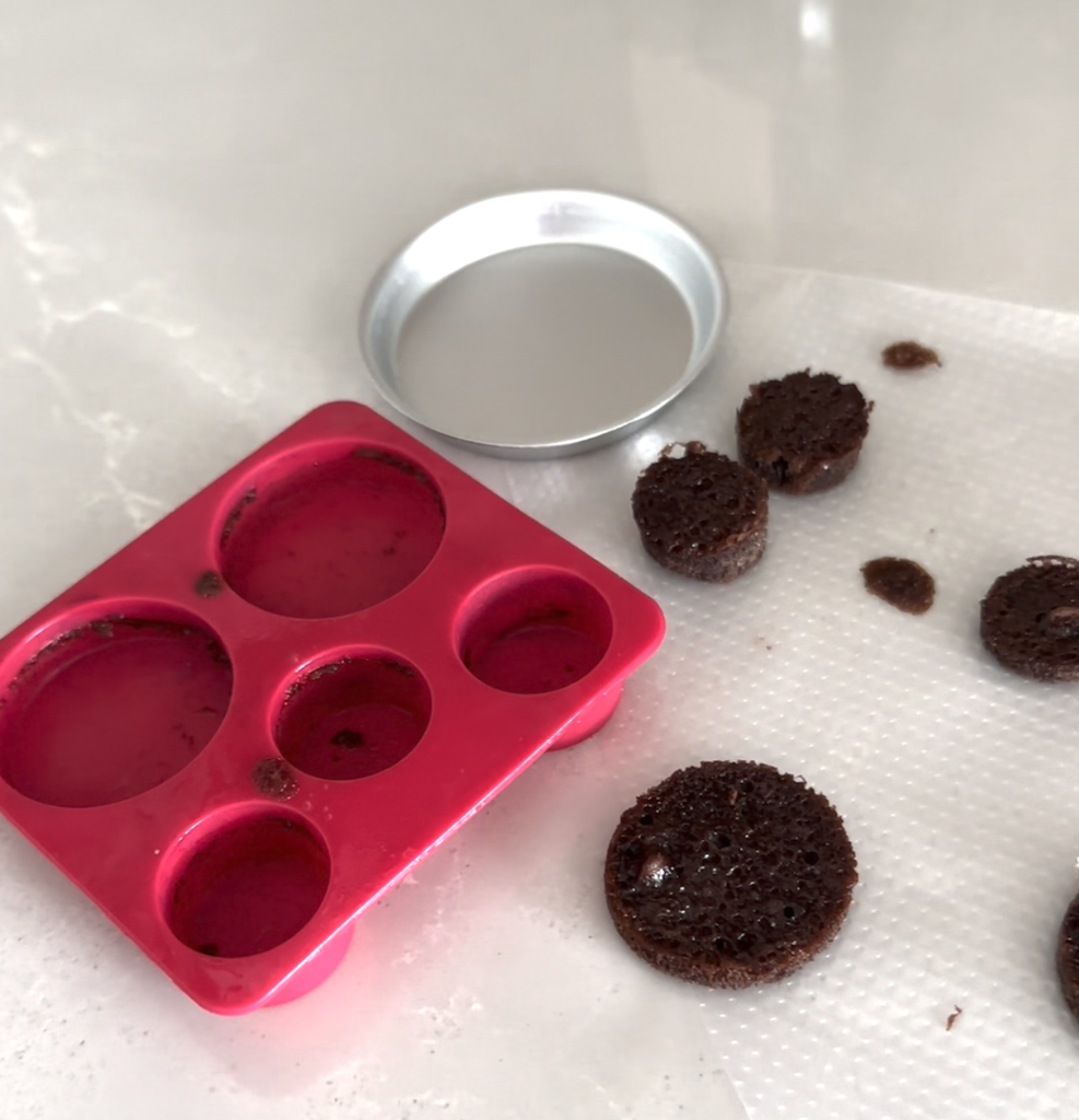 tiny baking pans with miniature cakes