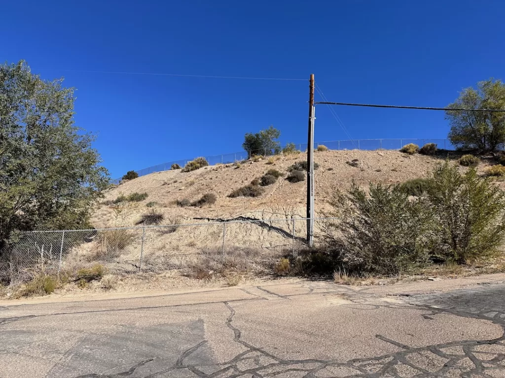 Hill with scrubby brush in Price, Utah 